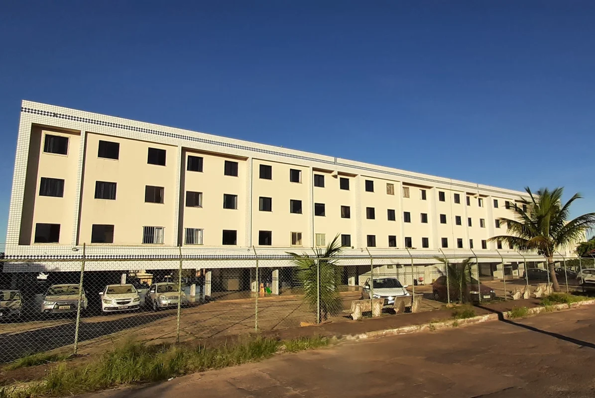 Apartamento padrão de 03 quartos, sala, banheiro, cozinha, área de serviço e 01 ...