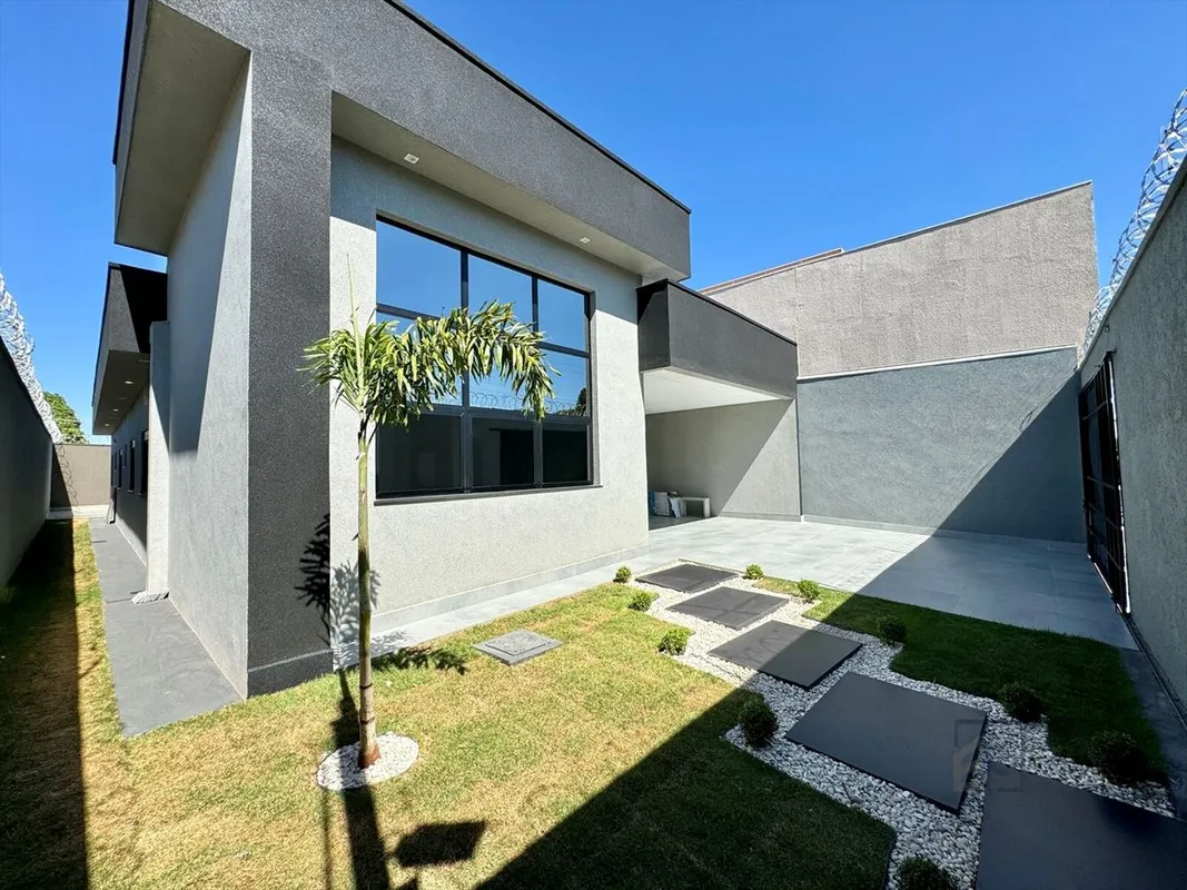 Belíssima casa de altíssimo padrão a vendaBairro Jardim América Casa nova, moder...