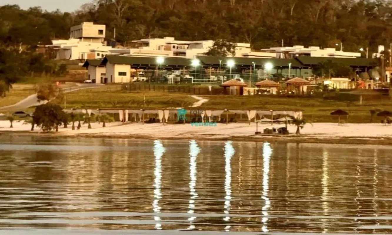 Conjunto de 4 terrenos localizados em quadra reservada e com característica priv...