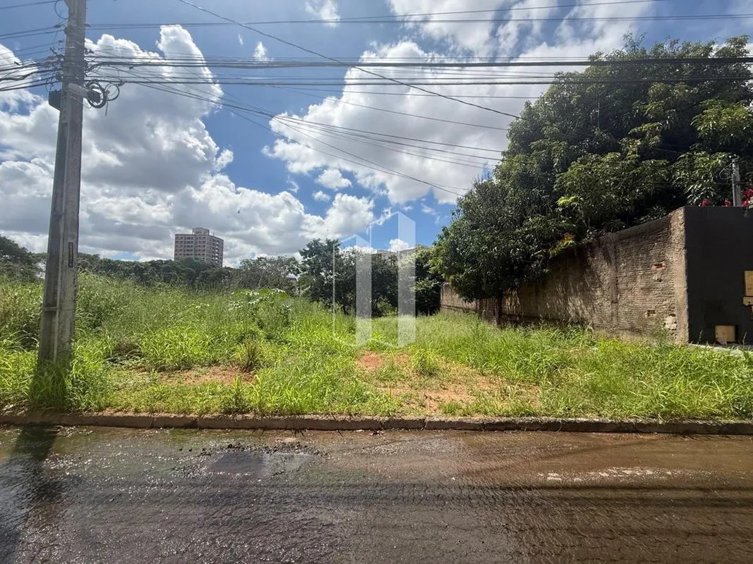 Lote em loocalizacao privilegiada no Vila Rosa  Proximo a Praca 21 de setembro, ...