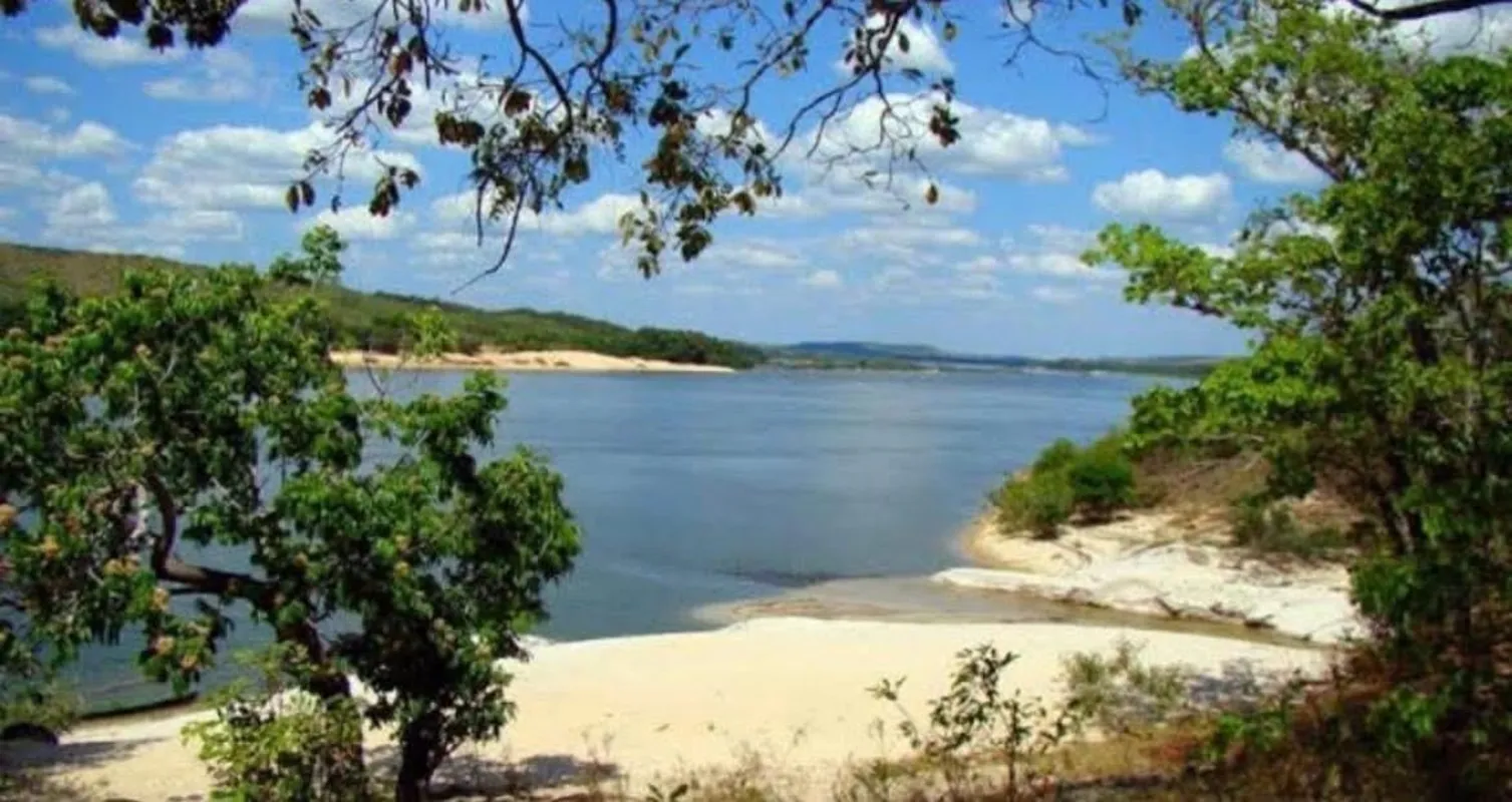 Excelente oportunidade em Aruanã! Lote com 1.037,80m², terreno plano, localizado...