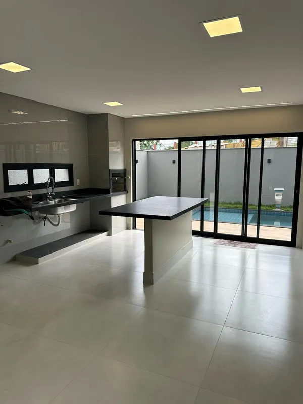 Sobrado de Alto Padrão no Jardins Sevilha – Localização Privilegiada em Aparecid...