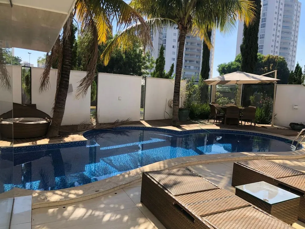 Sobrado à venda no Residencial GranvilleImóvel de alto padrão, amplo e imponente...