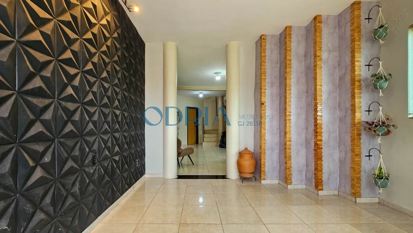 CASA - CONDOMÍNIO RECANTO REAL 4 QUARTOS+ESCRITÓRIO . SOBRADINHO-DFLocalizada no...