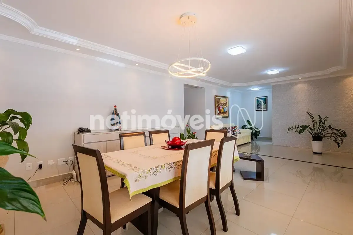 Casa espaçosa e muito bem conservada na Rua 5 de Vicente Pires, com 338m² de áre...