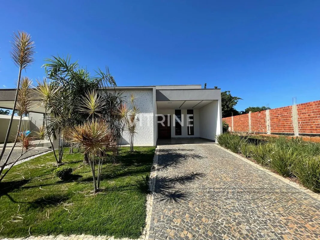 Oportunidade!!! Linda casa no Residencial Vale dos Pinheiros na rua dos Pinheiro...