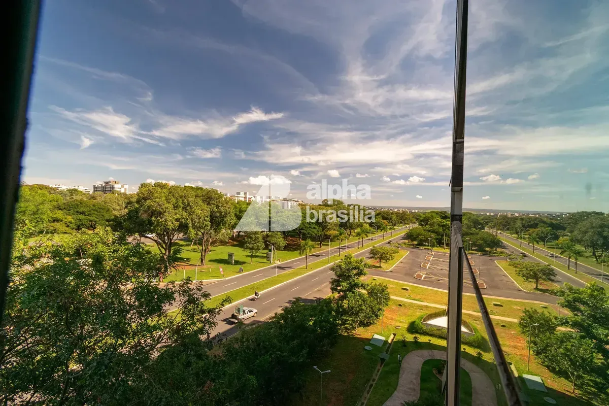 Excelente oportunidade em uma das quadras mais valorizadas na Asa Norte. Apartam...