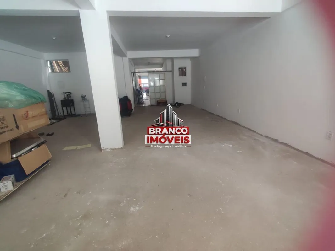 Prédio à venda na Rua 15, com terreno de 220m² e excelente potencial construtivo...