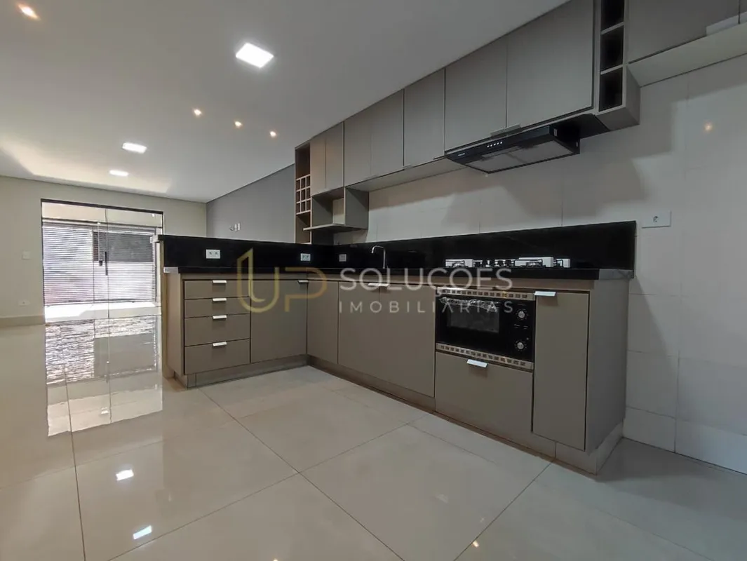 3 Quartos c/ 2 Suítes | 4 Banheiros | 5 Vagas | Lote de Esquina | Terreno: 170m²...