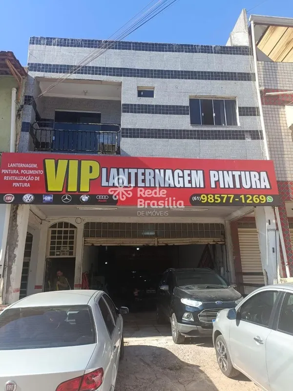 Prédio com 2 Apartamentos e Loja à Venda | Renda de R$ 8 Mil | Região em Expansã...