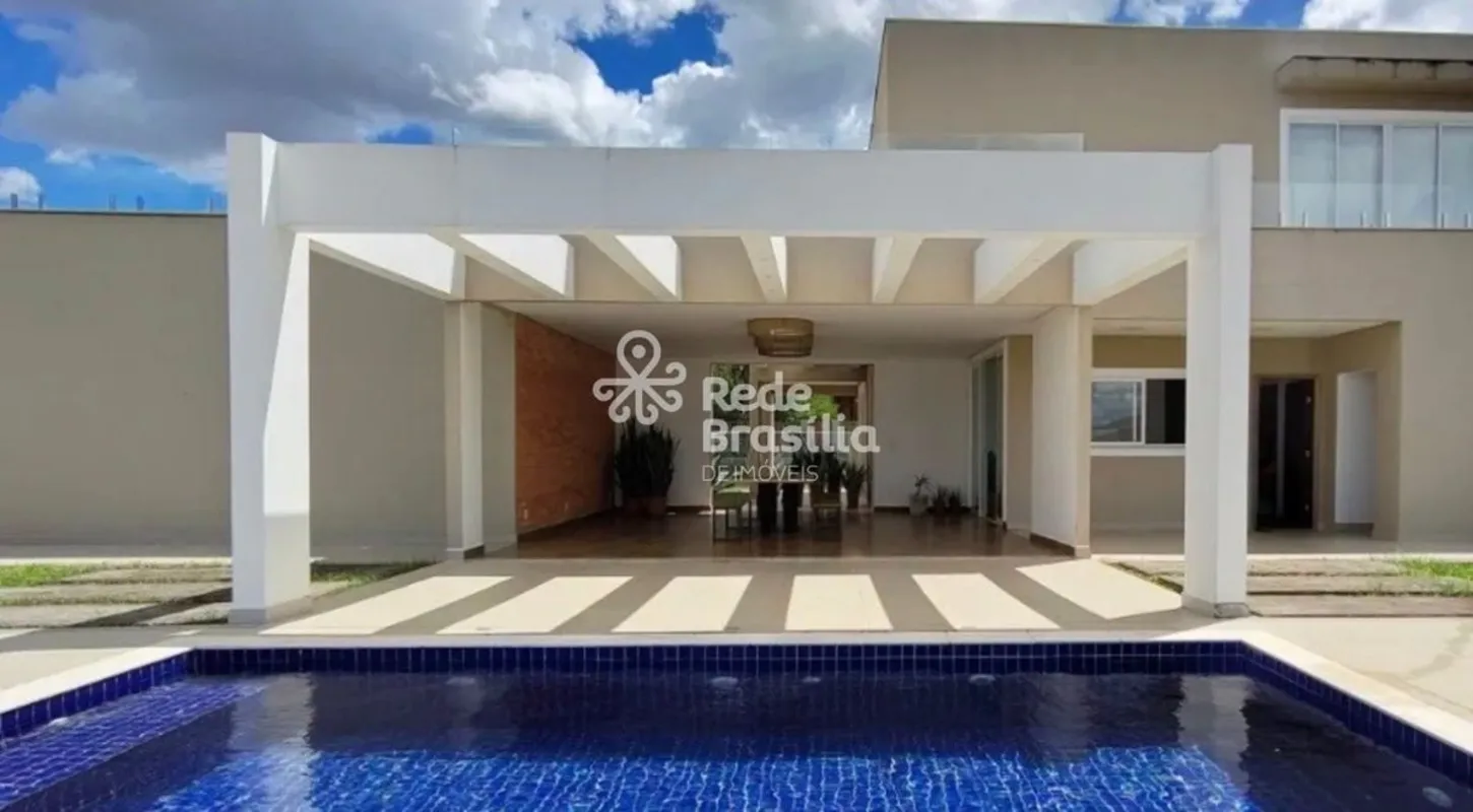 Imagine um refúgio onde cada espaço foi planejado para oferecer o máximo de conf...
