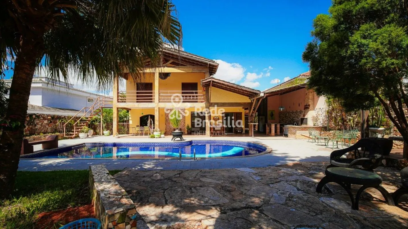SHIN QL 13, Lago Norte.Casa espaçosa e bem planejada, com 6 quartos, sendo 2 suí...