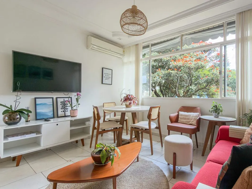 APARTAMENTO REFORMADO, COM 3 QUARTOS (1 SUÍTE) E VISTA LIVRE À VENDA NA SQN 409!...