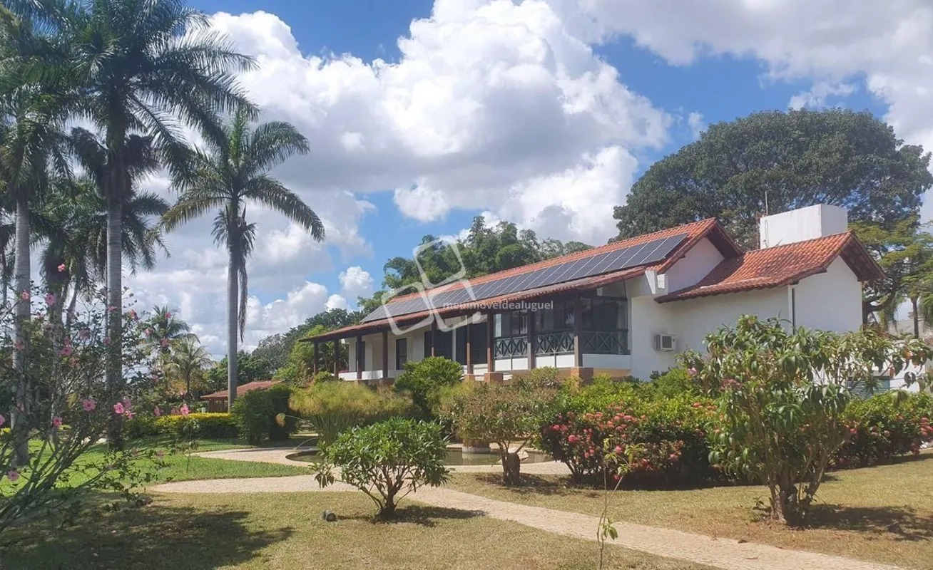 RESIDÊNCIA UNIFAMILIAR com 740 m² + casa do caseiro com 100 m² em chácara inteir...