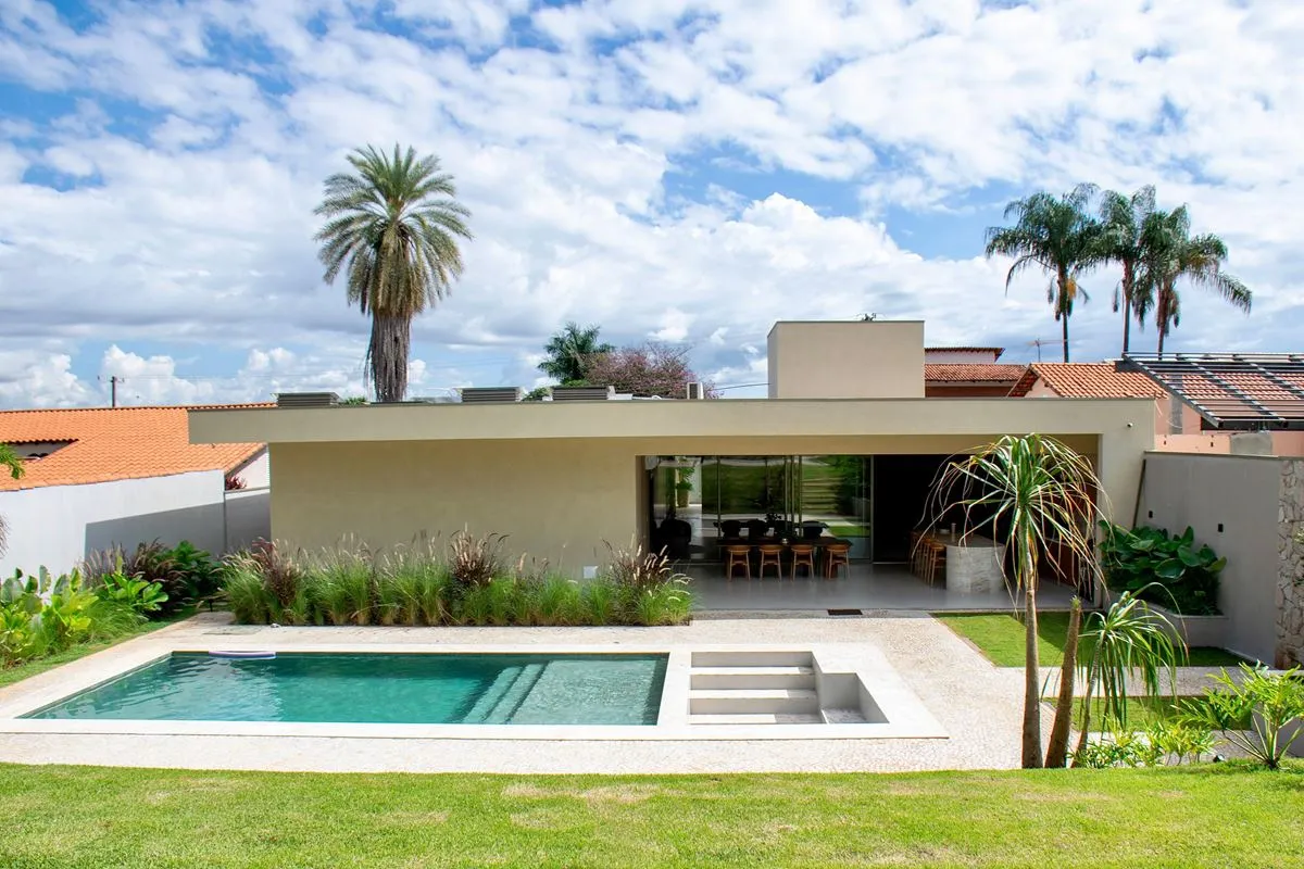 Casa térrea de Alto Padrão na QI 17, Lago Sul. Uma residência recém-construída, ...