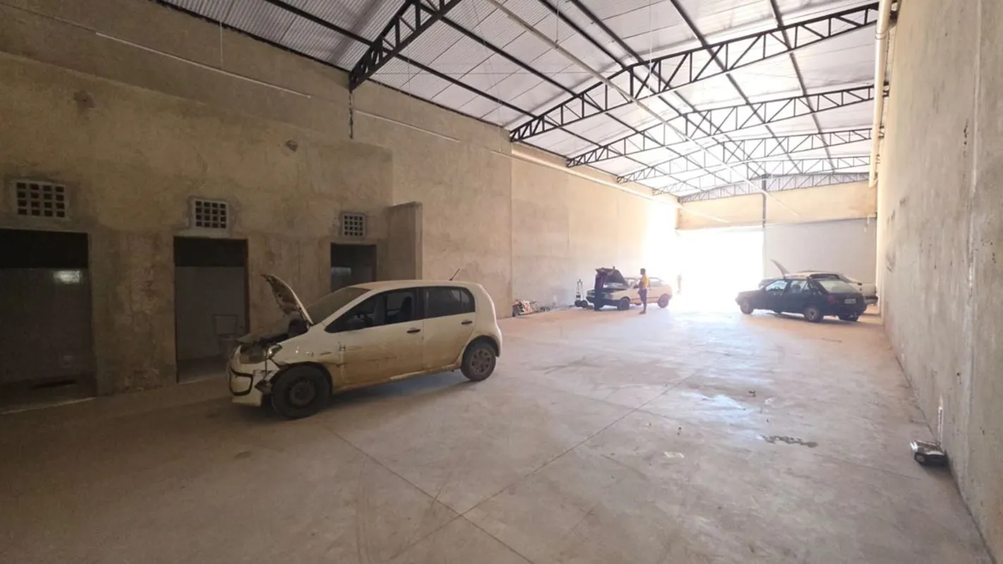 GALPÃO COM 300 M². PÉ DIREITO 6 METROS, 2 WC, + UM PARA BANHO, GALPÃO NOVO 2026,...