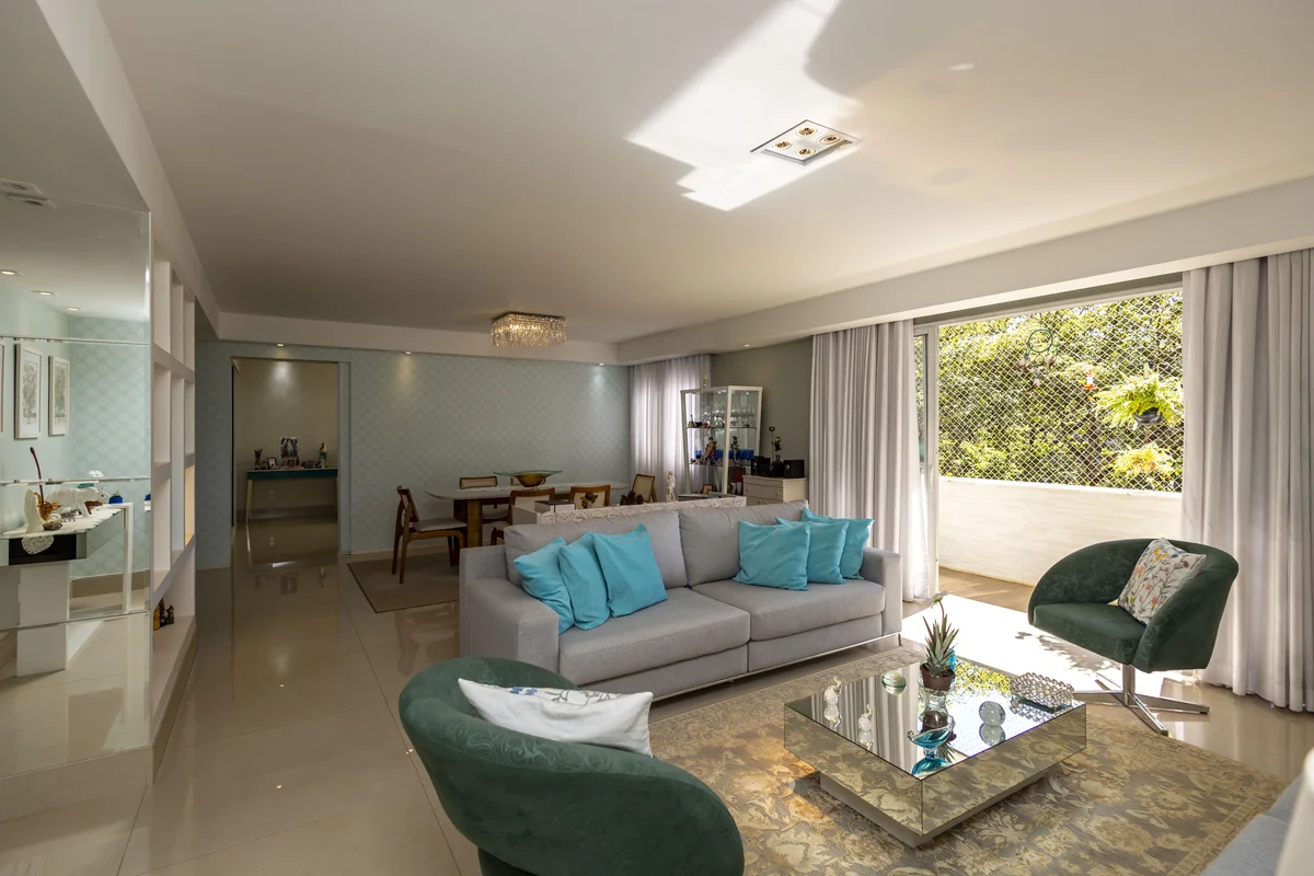 SQS 212 - ANDAR ALTO - VAZADO - CANTO 194m² - SUÍTE COM CLOSET - NASCENTEExistem...