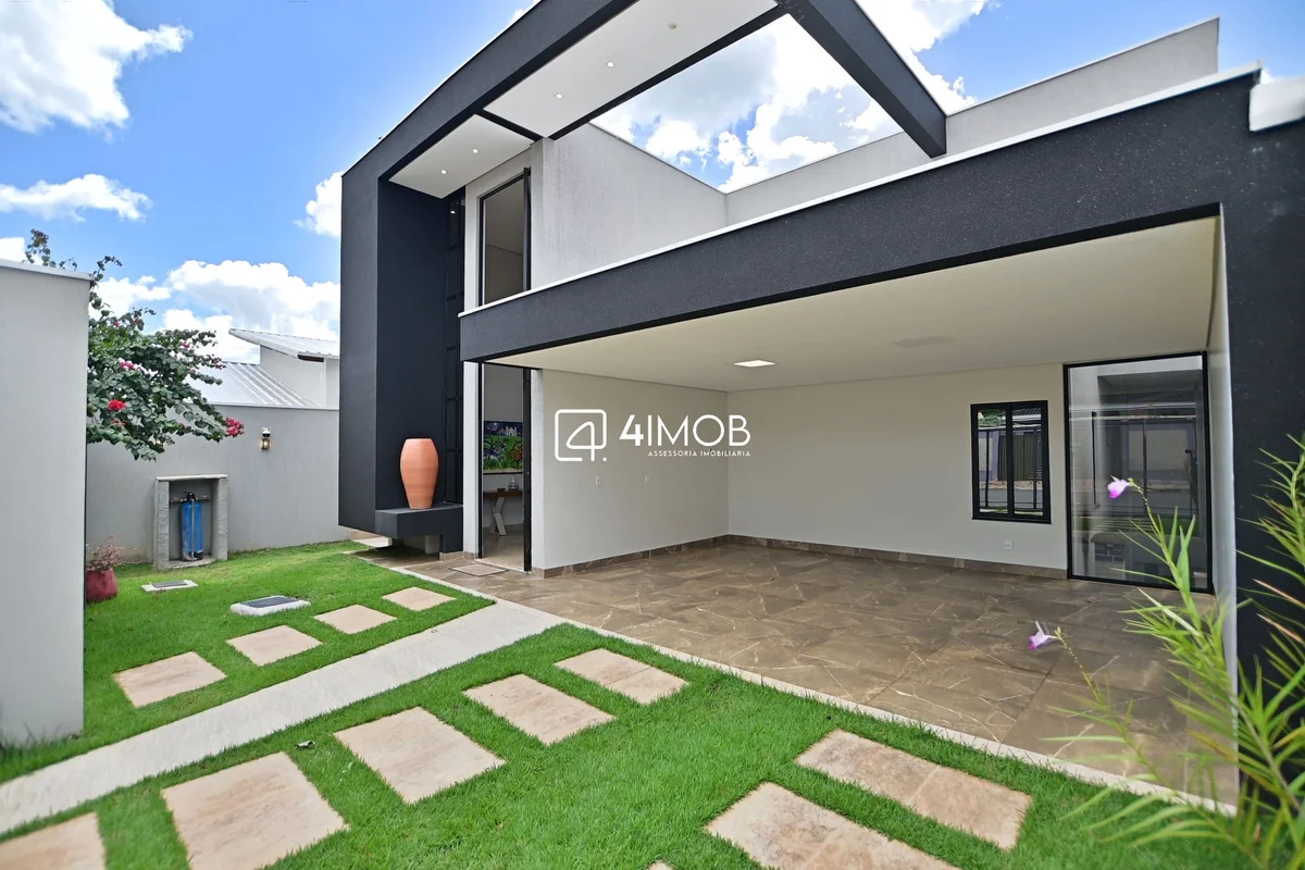 PIRENÓPOLIS, CASA ALTO PADRÃO, 2 PAVIMENTOS, 3 SUITES, ÁREA LAZER INTEGRADA.Casa...