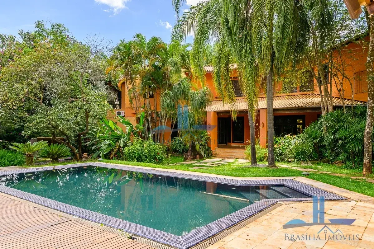 * * * * * Brasília Imóveis Vende com exclusividade CASA DENISE ZUBA NO BAIRRO LA...