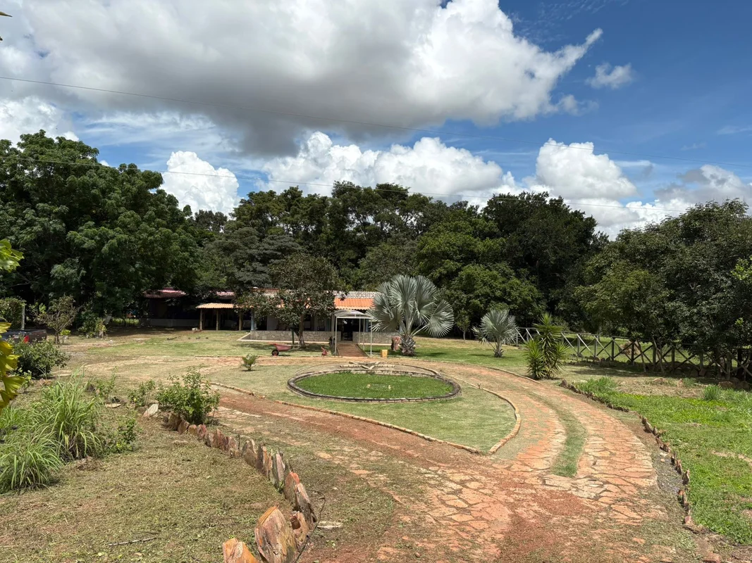 Descubra a tranquilidade e a conexão com a natureza na charmosa Chácara M 7-A, l...
