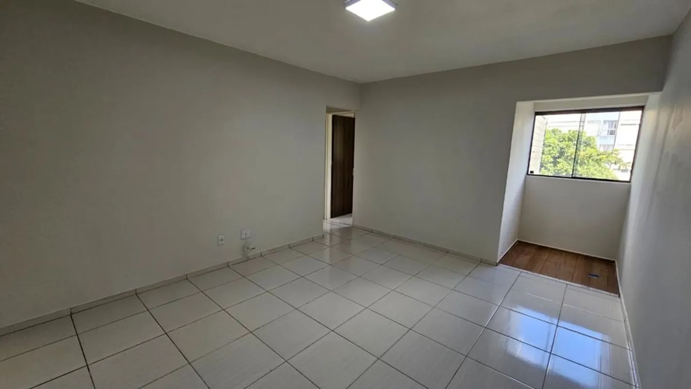  OPORTUNIDADE Ótimo apartamento do meio do Guará II. Imóvel em condomínio fechad...