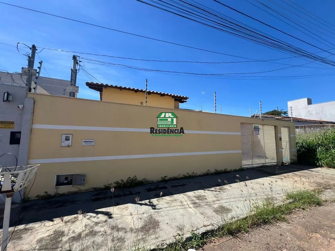 Casa com 2 quartos, 1 banheiro social, sala confortável, cozinha funcional e áre...