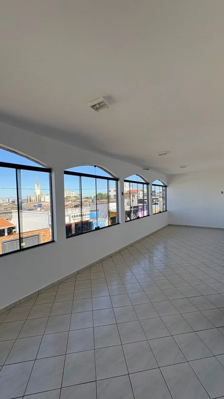 * Apartamento sobre loja* Localização privilegiada no bairro Boa Vista* Próximo ...