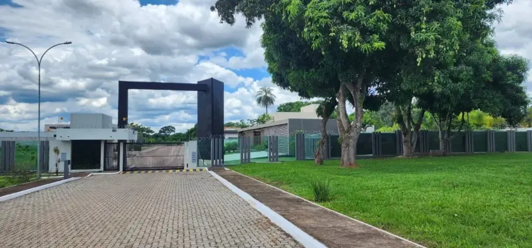 Vendo esse excelente terreno/fração residencial no Park Way-Localizado na quadra...