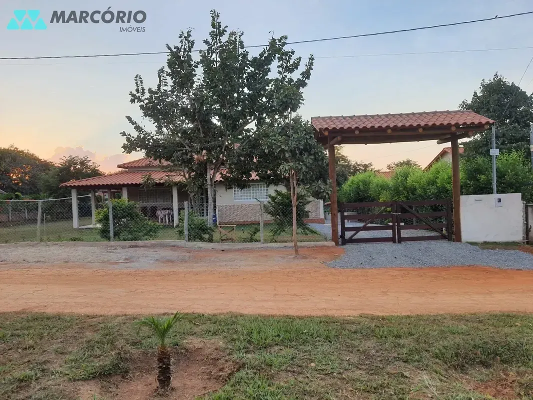Localizado no Município de Bela Vista de Goiás à margem da rodovia GO-020, a apr...