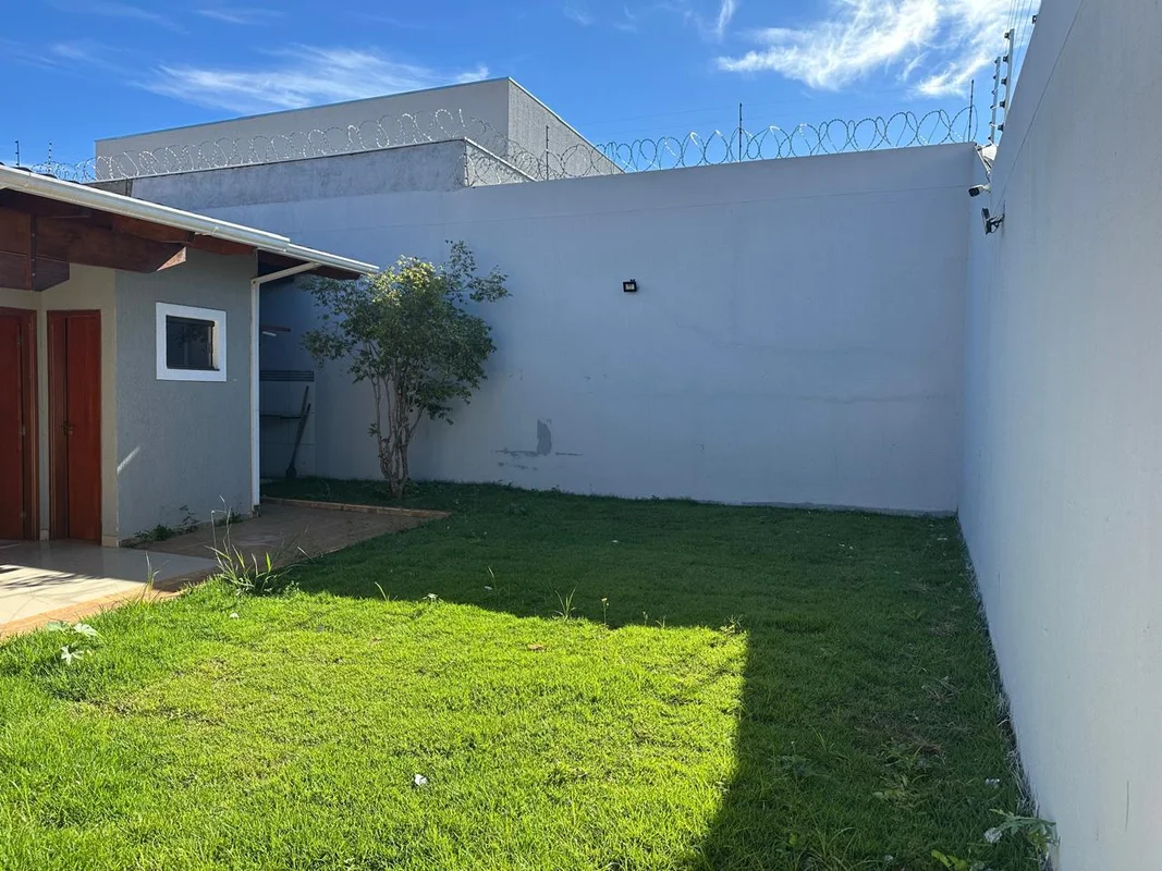 Descubra esta casa charmosa na Rua S 0080, no coração do bairro ANAPOLIS CITY, e...