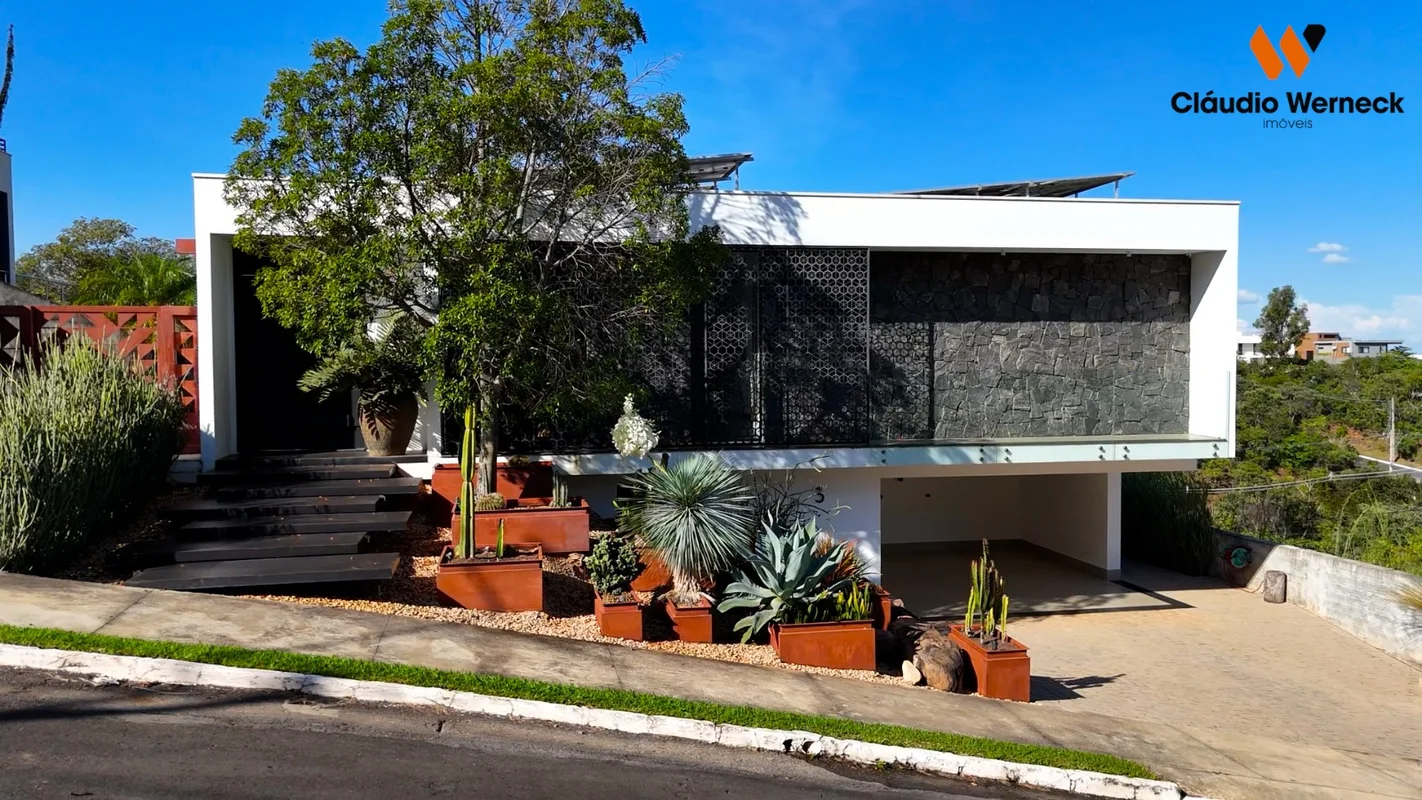 Excelente casa com 5 suítes, totalmente mobiliada, localizada no Condomínio Sant...