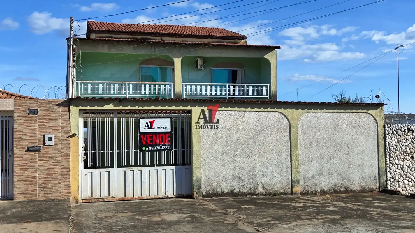 OPORTUNIDADE IMPERDÍVEL – SOBRADO EM PLANALTINA/DFLocalização privilegiada: Rua ...