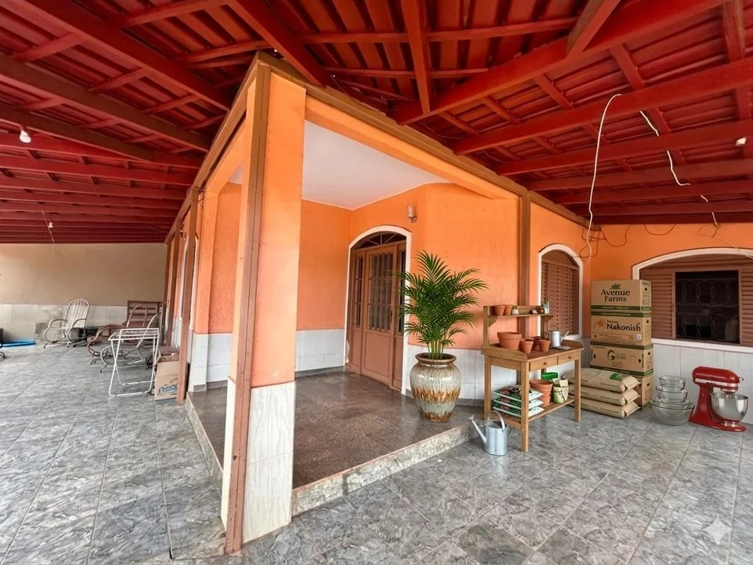 Excelente oportunidade | Casa na QR 410Características do Imóvel: • Casa com 3 q...