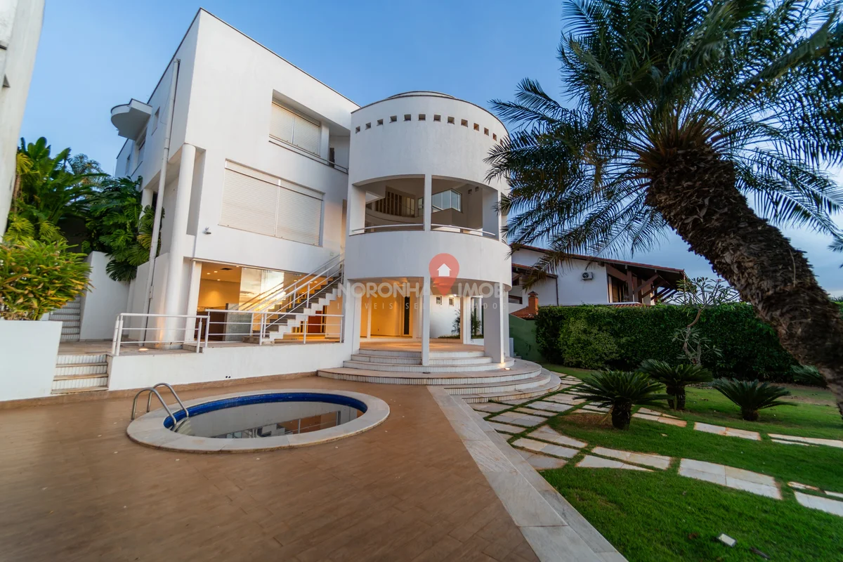Sofisticação, exclusividade e uma vista privilegiada no Lago Sul — SHIS QI 26Des...