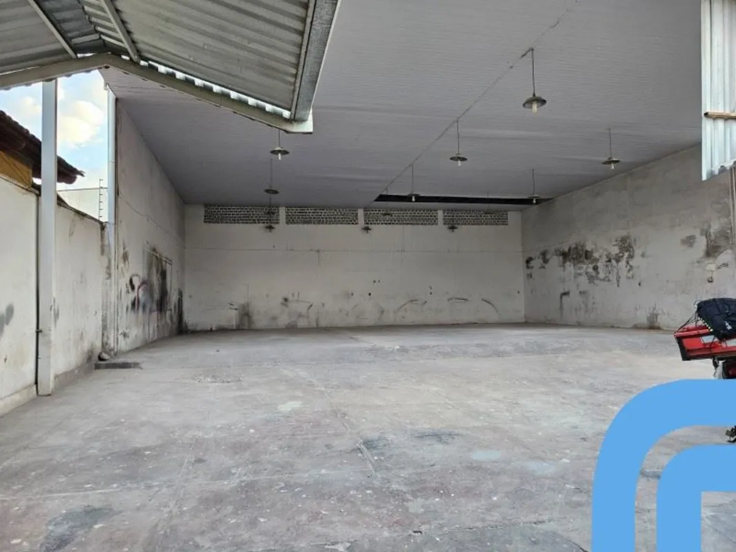 Sala comercial à venda no Jardim Balneário Meia Ponte, Goiânia - Ref. VN012 Vend...
