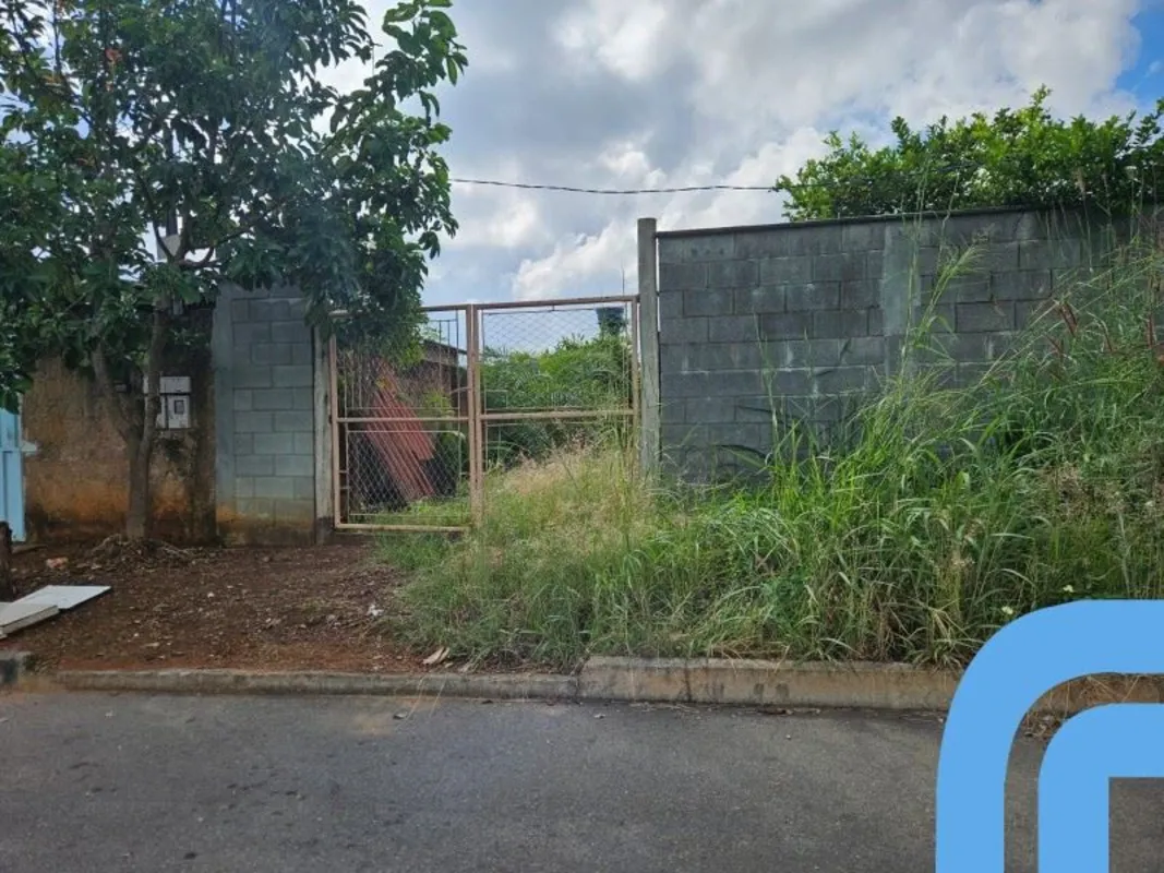 Terreno à venda no Setor Faiçalville, Goiânia - Ref. VN135 Vendo área com 420 m²...
