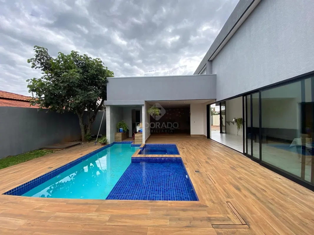 ELDORADO IMOBILIÁRIA | Casa Térrea Nascente com Piscina Aquecida — Condomínio Qu...