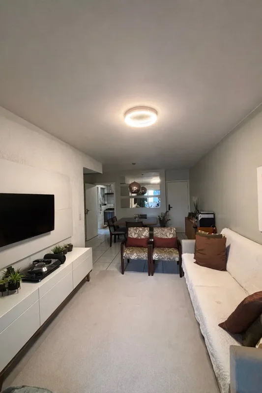ESPECIFICAÇÕES DO IMÓVEL:O apartamento possui 94 m² de área privativa, com três ...