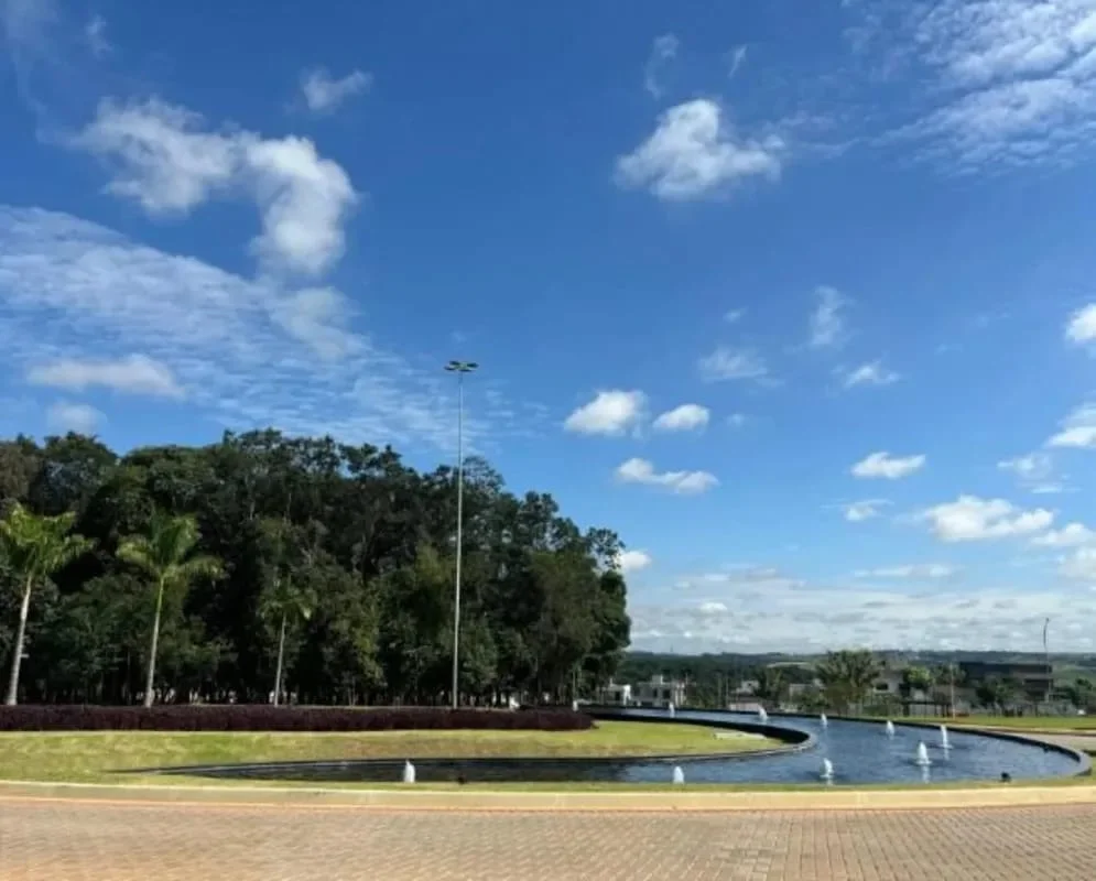 Lote Meio de Quadra no Jardins FrançaParte Alta do condomínio e não é ZPA.Para M...