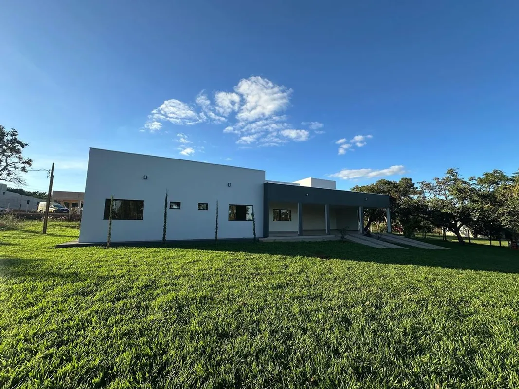 ALUGUEL CASA AMPLA RECÉM-CONSTRUÍDAExcelente imóvel com muito espaço, conforto e...