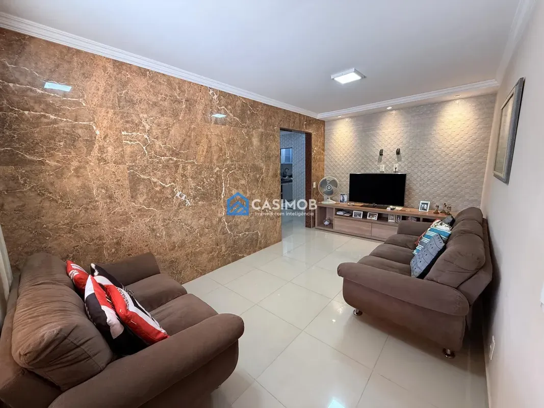 Excelente casa na Ceilândia Norte QNM 6, possui ótima estrutura, ambientes bem d...