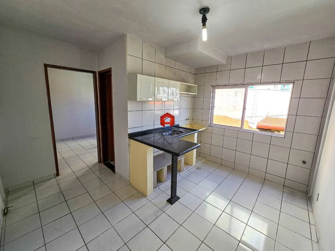 Localizado no Setor Leste Universitário, com aproximadamente 30m² composto de: q...