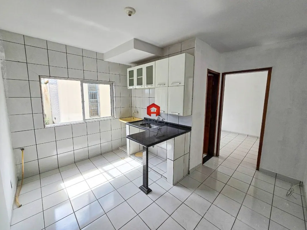 Localizado no Setor Leste Universitário, com aproximadamente 30m² composto de: q...