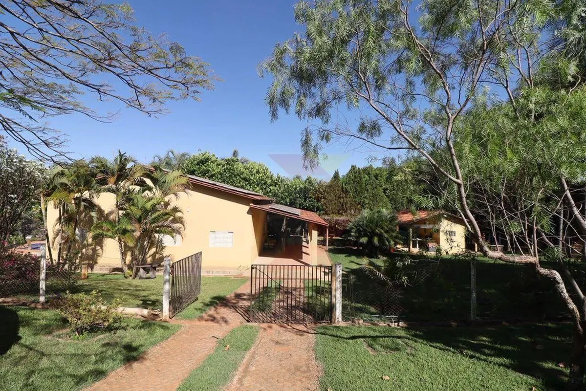 Localização estratégica, com fácil acesso pela GO-147 (Bela Vista de Goiás)Uma e...