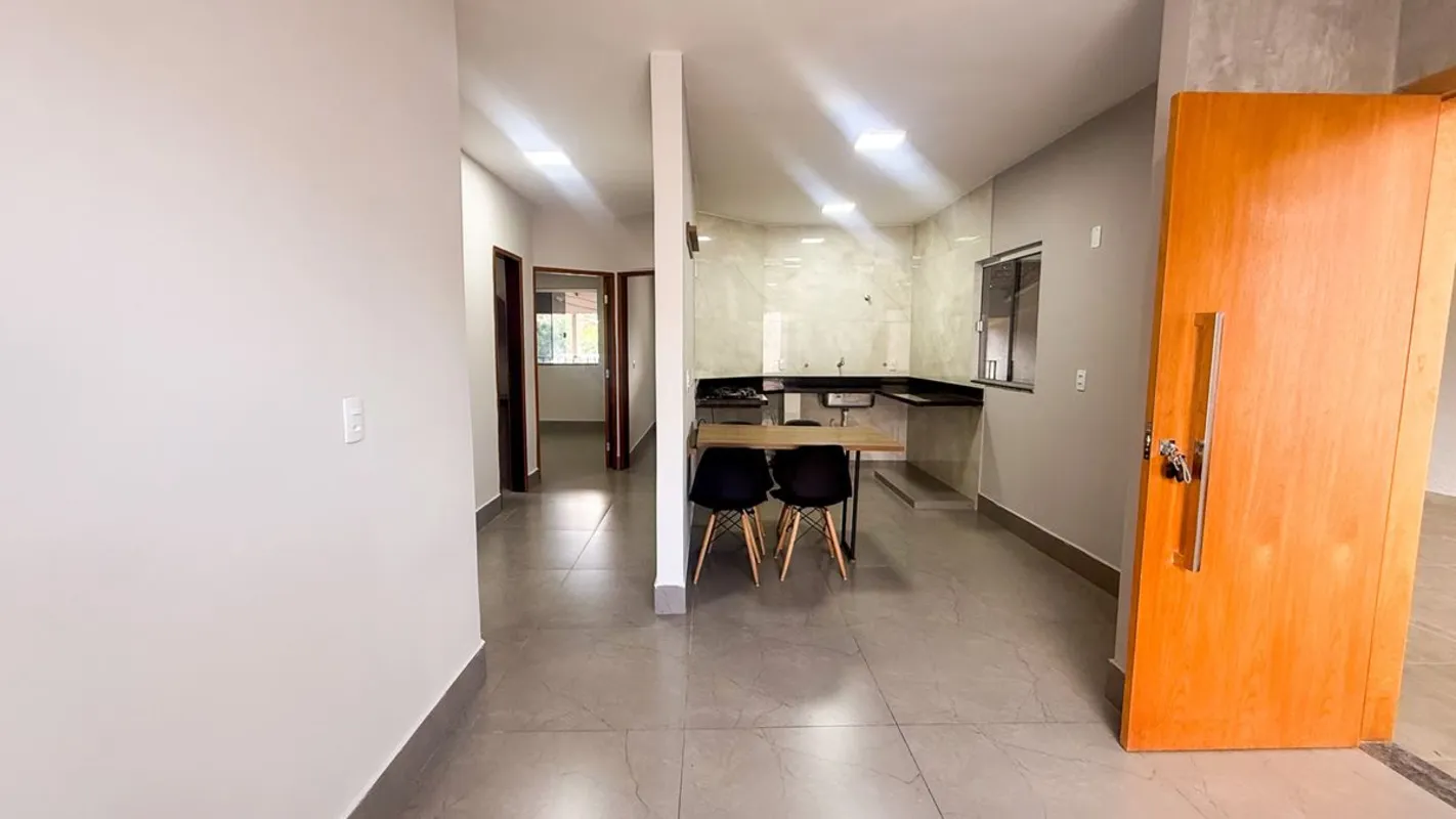 Casa de 162 m² com 03 quartos, sendo 01 suíte , sala e cozinha integrada, banhei...