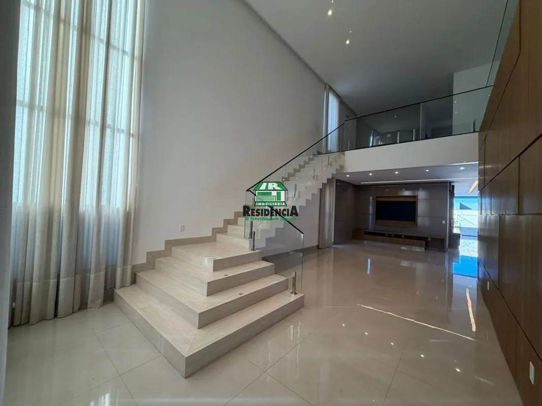 Terreno: 360 m².Sobrado contendo:Piso térreo: sala para 2 ambientes (estar e TV)...