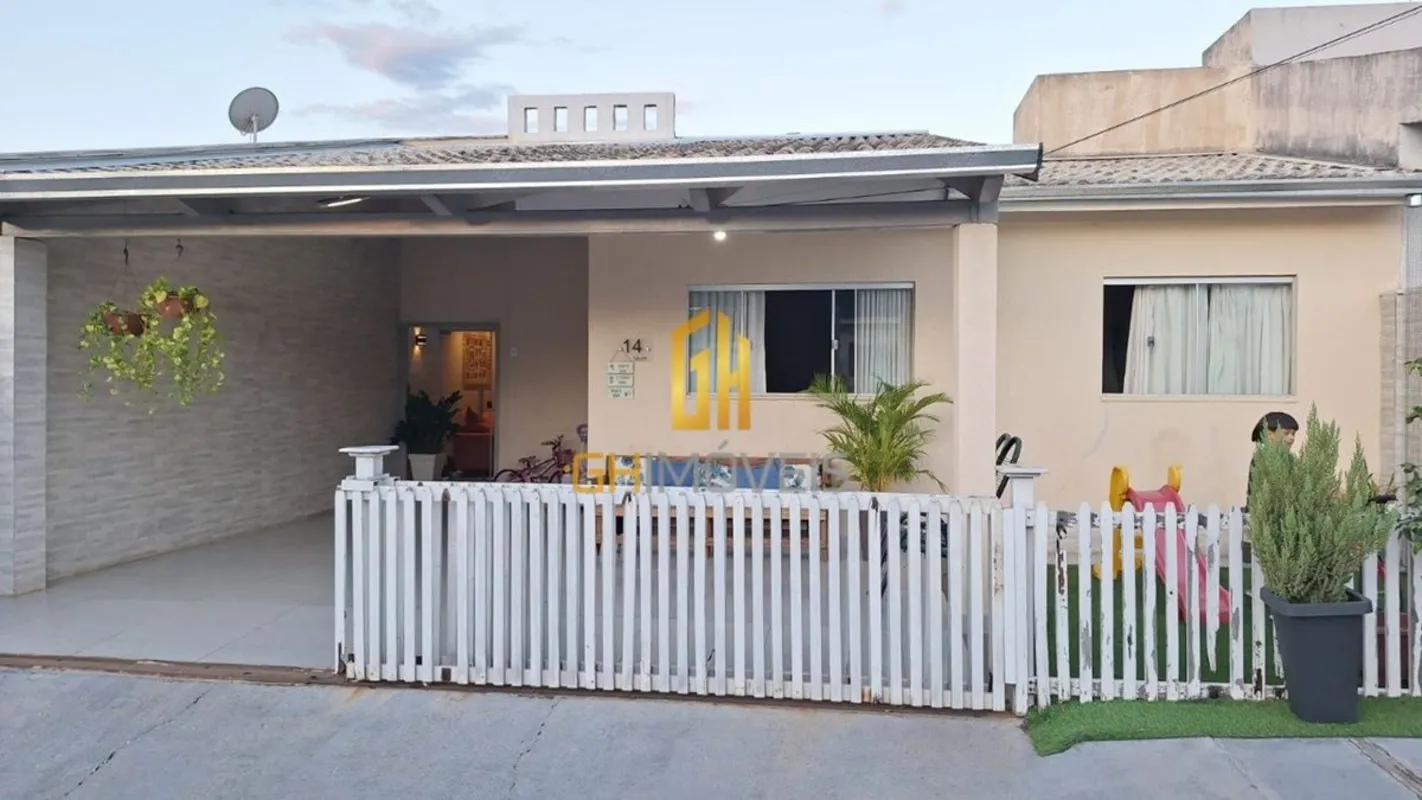 GH2450A casa possui - 3 quartos sendo 1 suíte (2 já com ar condicionado)- 3 Sala...