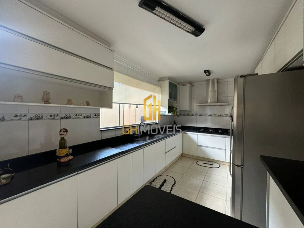 Excelente casa no Garavelo, com lote de 360 mt² e área construída de 280 mt².-3 ...