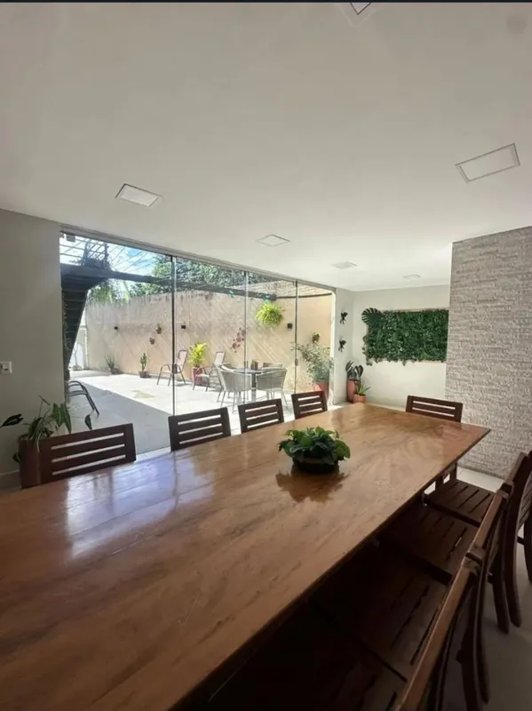GH2418Casa com 3 quartos no Parque Veiga Jardim, em terreno com 235,32m² com 127...