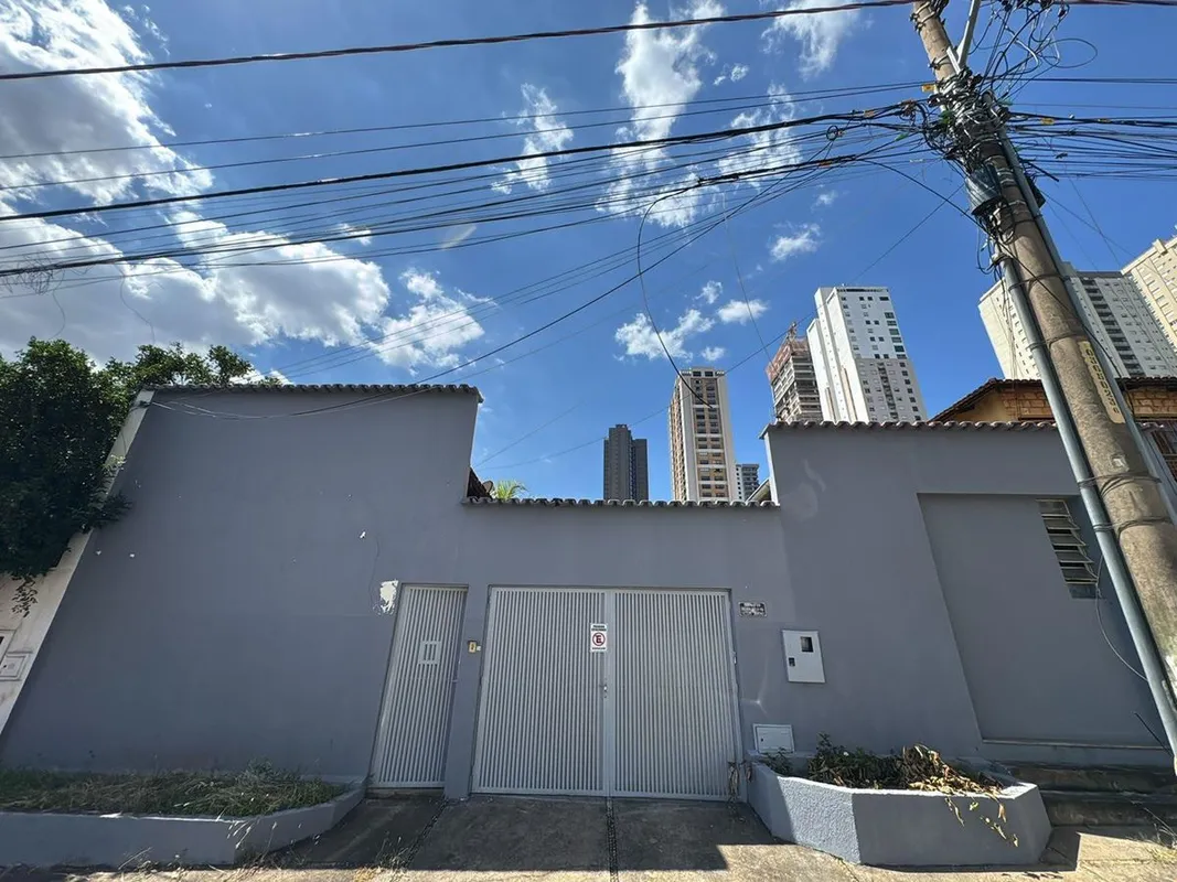 Casa à venda no Setor Bueno, localizada na Rua T-29, Quadra 89, Lote 19, no Fund...